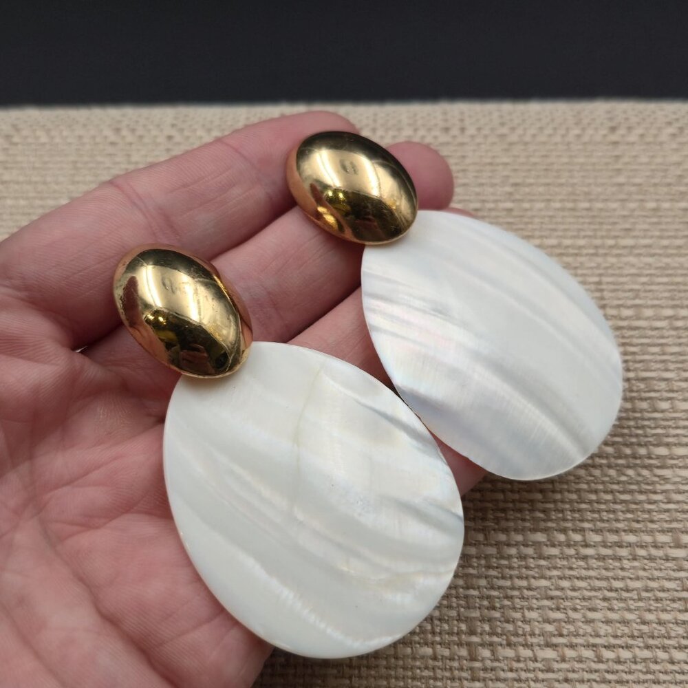 Gold Plated Large Oval White Shell Earrings B958 - Picture 2 of 5